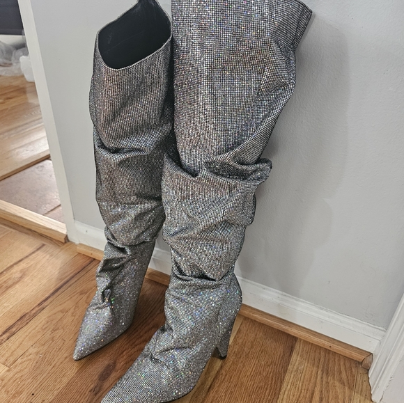 Cape Robbin Silver  boots - Picture 2 of 5